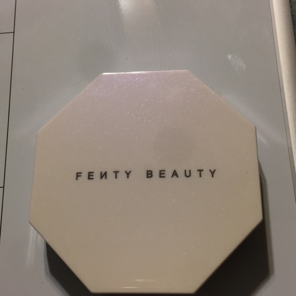 Fenty Beauty Other - FENTY BEAUTY KILLAWATT HIGHLIGHTER